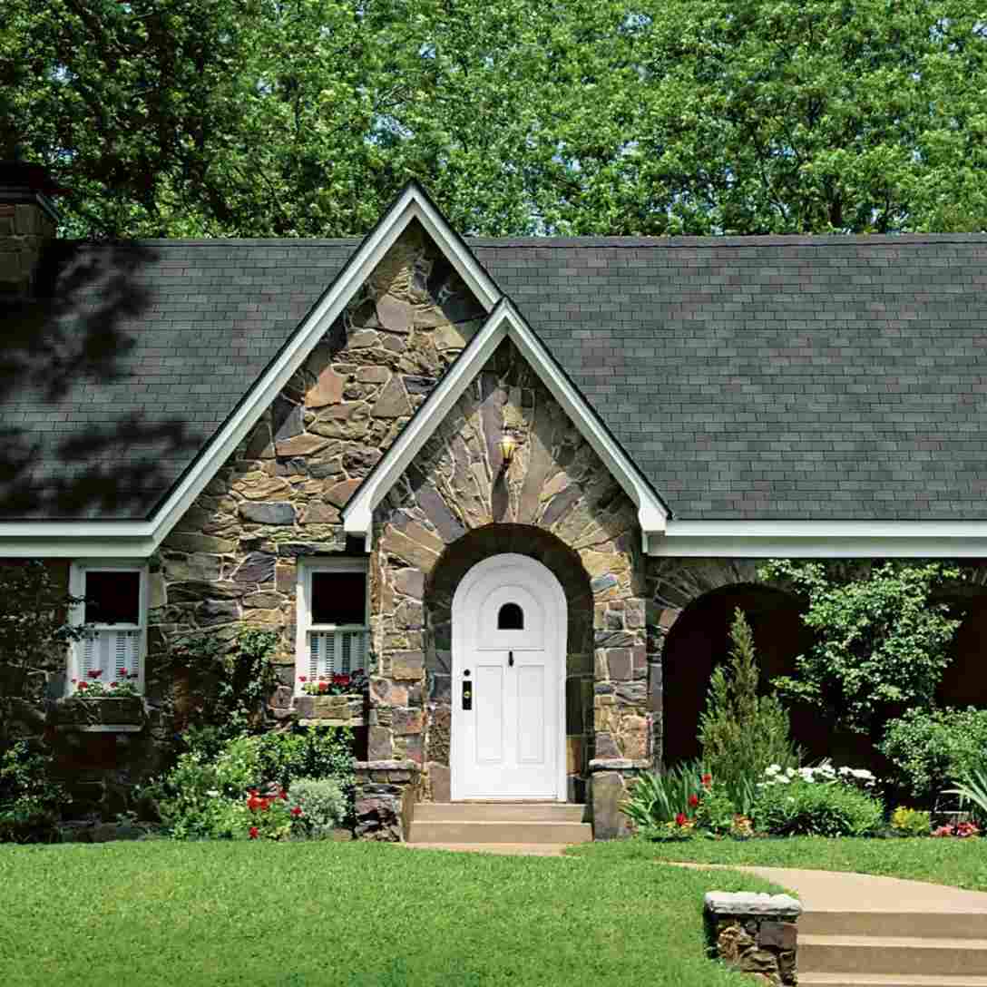 Considering purchasing a home? Here is what to look for in a Roof when buying a home.