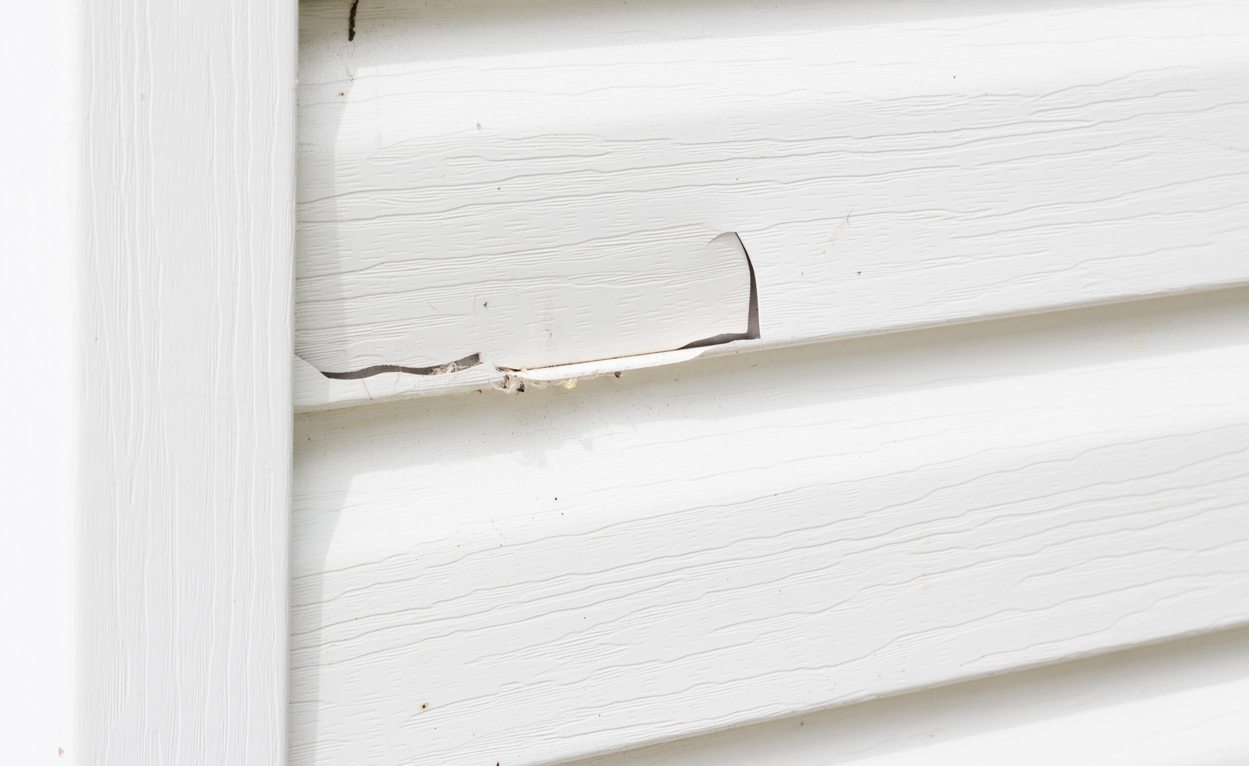 crack in vinyl siding